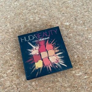 HUDA BEAUTY CORAL OBSESSIONS PALETTE